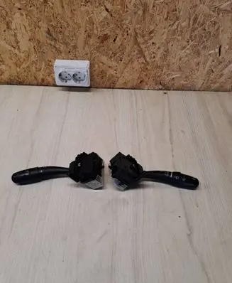 Wiper turn signal indicator stalk/switch