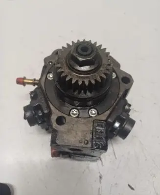 Renault Trafic III (X82) Fuel injection high pressure pump 0445010406