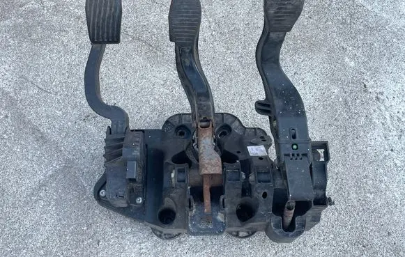 Opel Corsa D Pedal assembly 55703354