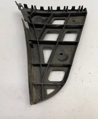 Rear bumper mounting bracket