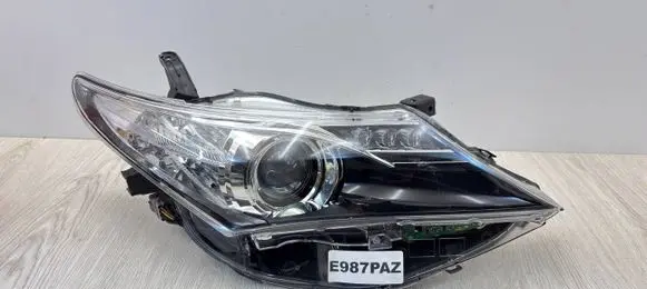 Toyota Auris E180 Headlight/headlamp 81110-02E20