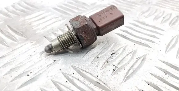 Volkswagen PASSAT B6 Reversing light switch sensor 02T945415D