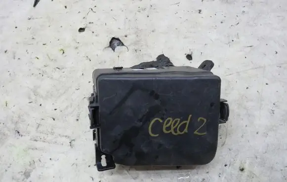 KIA Ceed Fuse box cover GMAUTO4574097