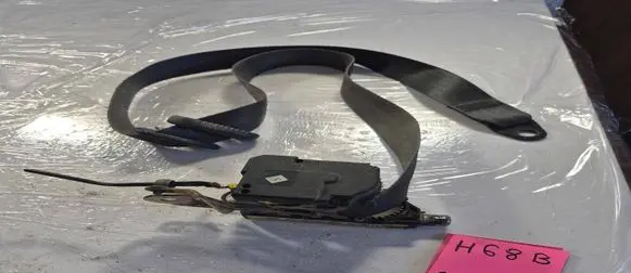 Opel Astra H Front seatbelt 