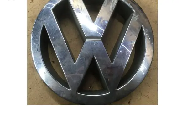 Manufacturer badge logo/emblem
