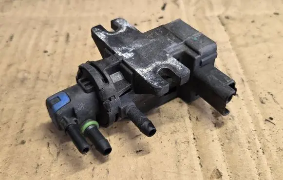 Peugeot 308 Turbo solenoid valve 9801887680 031141322 7784558