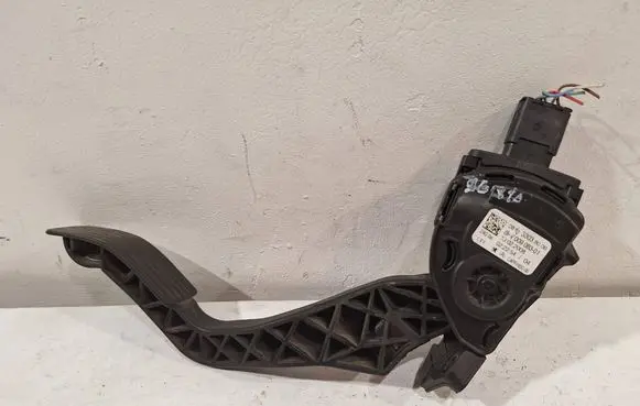 Peugeot 308 Accelerator throttle pedal 9681530380