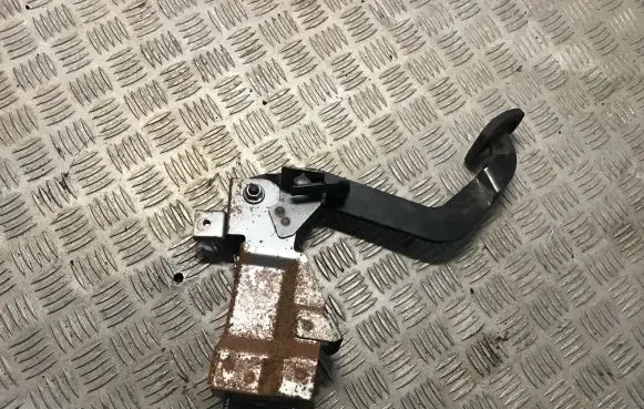 Chevrolet Captiva Clutch pedal 