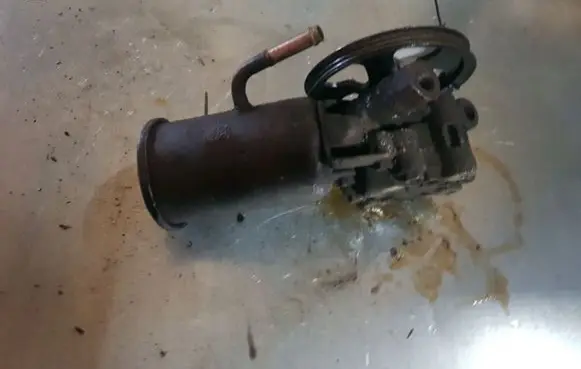 Toyota Yaris Power steering pump