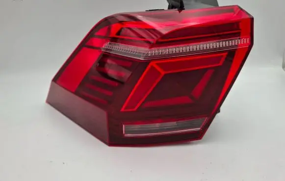 Volkswagen Tiguan Rear/tail lights 5NA.945.207