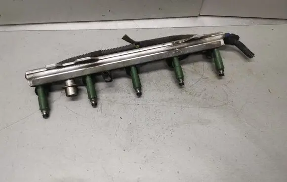 Volvo V70 Fuel injectors set 9470229
