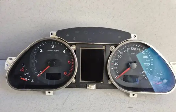 Speedometer (instrument cluster)