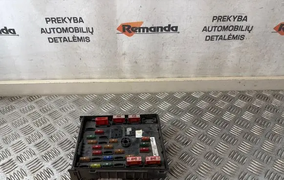 Volkswagen PASSAT B6 Fuse module 3C0937125