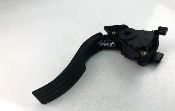 Renault Clio IV Accelerator throttle pedal bracket 180029347R