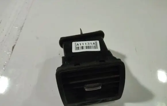 Volkswagen Golf V Dash center air vent grill 
