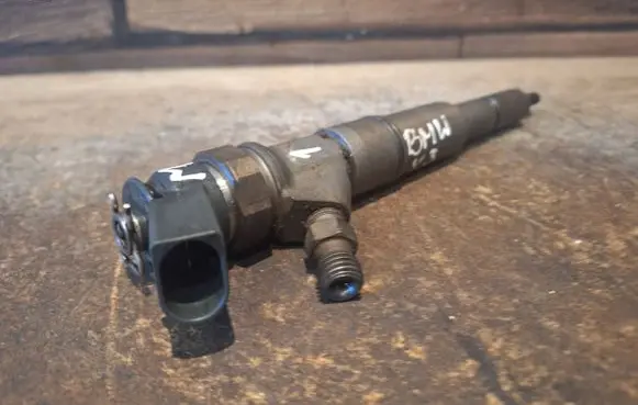 BMW X3 E83 Fuel injector 7793836