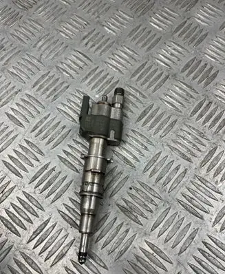 BMW 1 E81 E87 Fuel injector 7589048 10181010