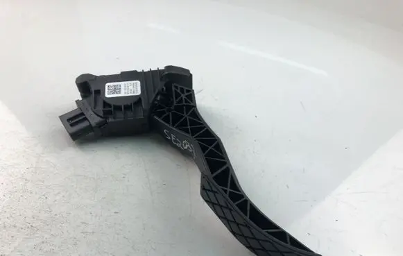 Volkswagen Golf VII Accelerator throttle pedal 5Q1723503H