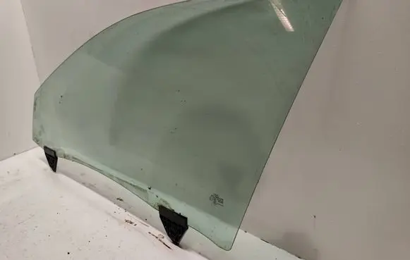 Audi A4 S4 B6 8E 8H Front door window glass four-door 43R001025 E000184