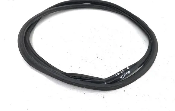 Trunk rubber seal (body)