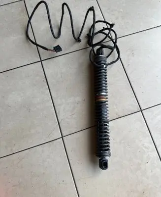BMW 7 F01 F02 F03 F04 Tailgate strut 7120099