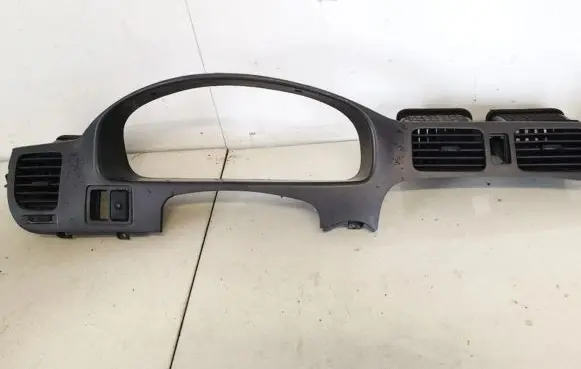 Hyundai Trajet Dash center air vent grill 848313a000 84831-3a000