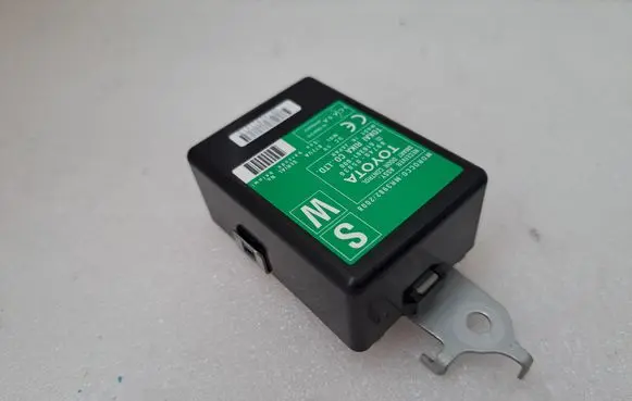 Toyota Avensis T270 Door control unit/module 61B38100 8974005030