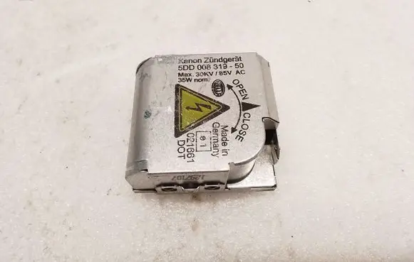 BMW X5 E53 Headlight ballast module Xenon 5DD00831950