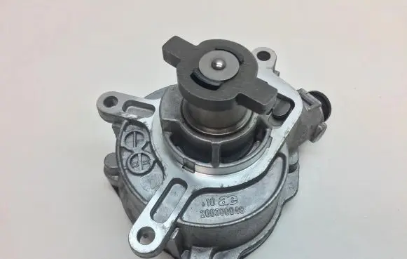 Volkswagen Jetta VI Vacuum pump 07K145100C