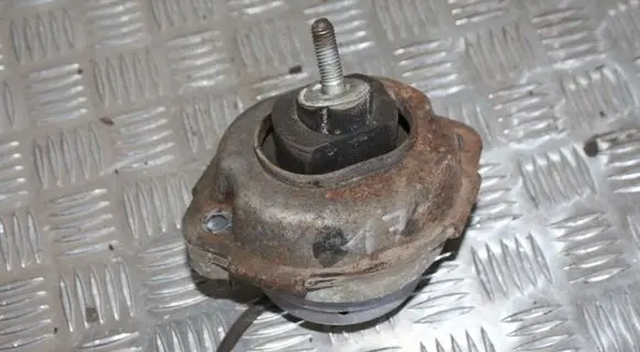 BMW X5 E53 Engine mount bracket 6758444