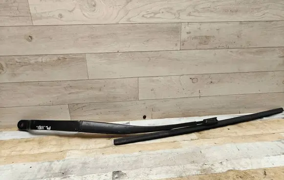 Honda CR-V Front wiper blade arm
