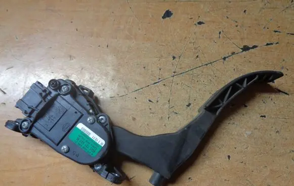 Skoda Fabia Mk2 (5J) Accelerator throttle pedal 6Q1721503M
