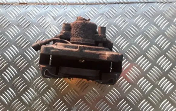 Volkswagen PASSAT B6 Front brake caliper