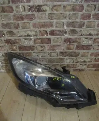 Opel Zafira C Headlight/headlamp