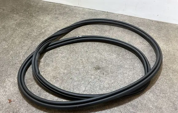 Volvo XC40 Rear door rubber seal (on body) 