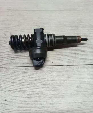 Volkswagen Golf Plus Fuel injector 0414720215