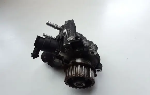 Peugeot Partner Fuel injection high pressure pump 9811347380