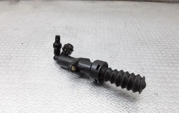 Peugeot 407 Clutch slave cylinder 