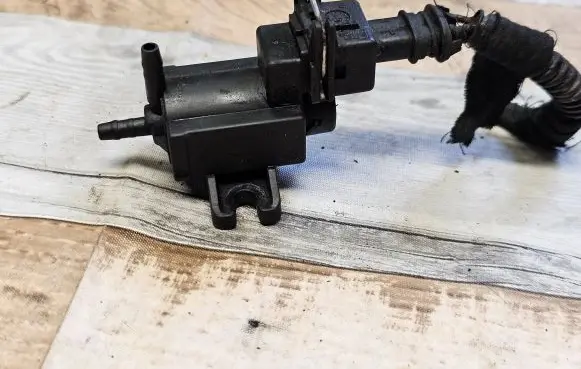 Opel Zafira B Vacuum valve 72244800 08T115