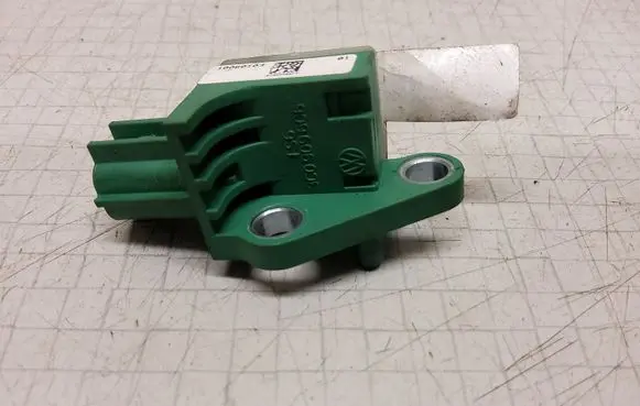 Volkswagen PASSAT B6 Airbag deployment crash/impact sensor 3C0909606