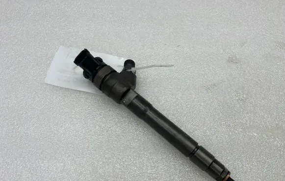 Nissan X-Trail T32 Fuel injector 0445110546