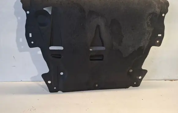 Volvo V60 Engine splash shield/under tray 31323254 AG9N6P013DB
