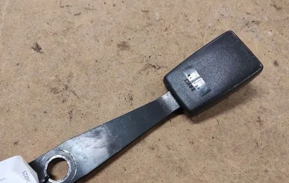 Toyota Corolla E120 E130 Front seatbelt buckle 040902 8650