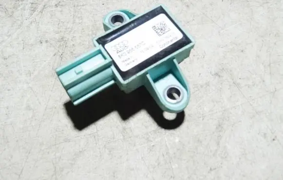Audi A4 S4 B8 8K Airbag deployment crash/impact sensor 8K0955557C