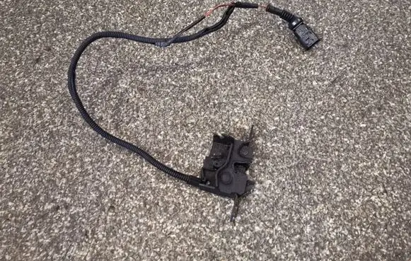 Audi A8 S8 D3 4E Engine bonnet/hood lock/catch 4E0823509D