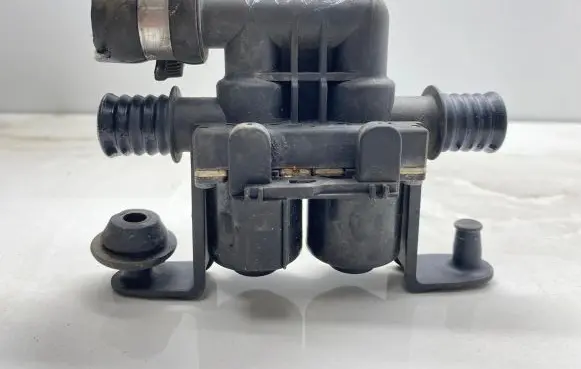 BMW X6 E71 Coolant heater control valve 6411691054404 071108 1147412166