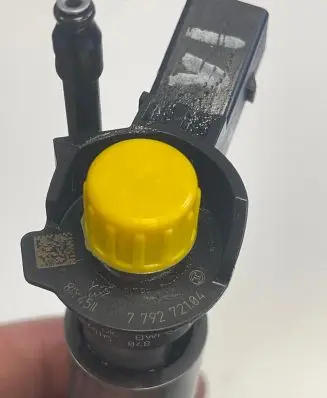BMW X3 E83 Fuel injector 77927214