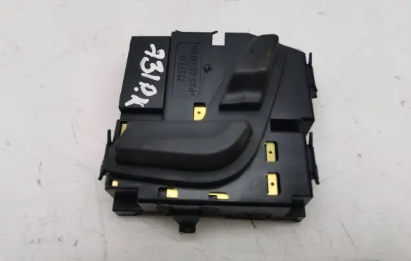 Mercedes-Benz CLS C218 X218 Seat control switch A2048701658