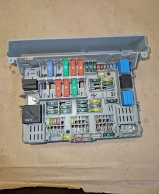 BMW 1 E81 E87 Fuse module B010098800 6906621 BJ3A119640
