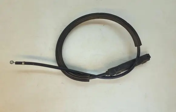 Audi A3 S3 A3 Sportback 8P Engine bonnet/hood lock release cable 8P0823535C